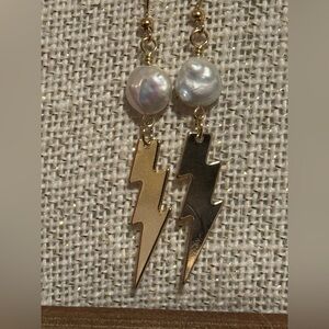Pearl and Gold earrings
